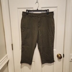 Capris St. John's Bay Women's Olive Green Cropped Pants Casual‎ Capri Stretch 12